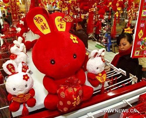 اقبال على التسوق مع اقتراب عيد الربيع الصيني 
