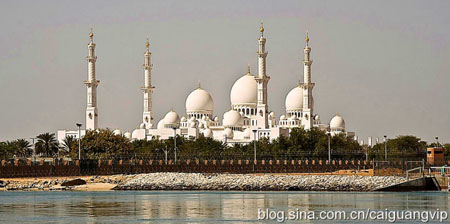 	صور: مسجد الشيخ زايد في أبو ظبي، أفخر مسجد في العالم