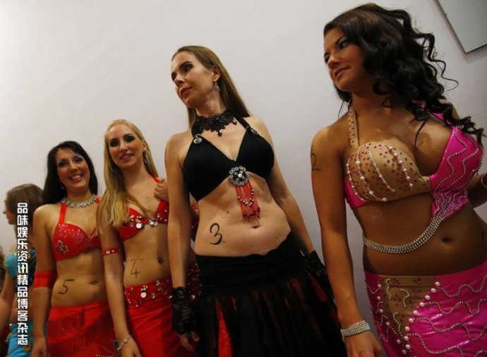 لقطات مثيرة من مسابقة الرقص الشرقي وما وراء كواليسها في المجر (11)