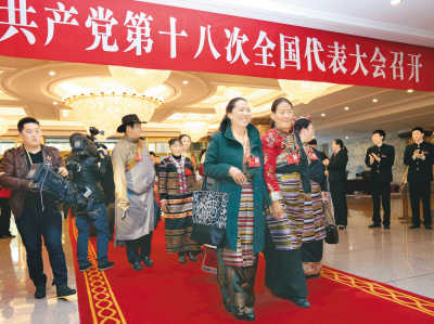وصول مندوبي المؤتمر الوطني الثامن عشر للحزب الشيوعي الصيني الى بكين 