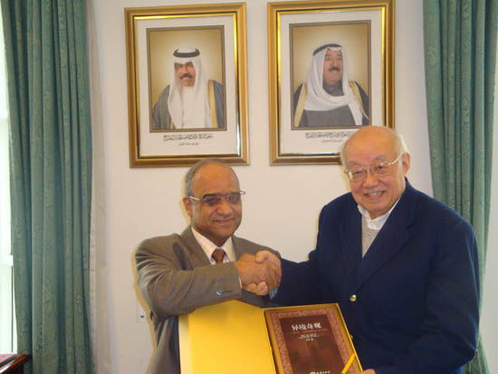 رئيس وفد السفراء العرب يشكر النسخة الصينية لـ "عجائب الأسفار"