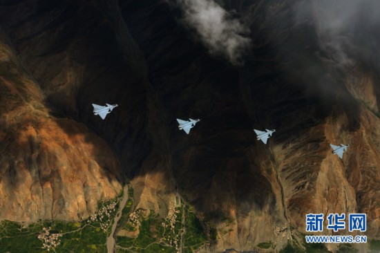 تكشف القوات الجوية الصينية عن صور سرية لمقاتلات من زاوية النظر الجوية (20)