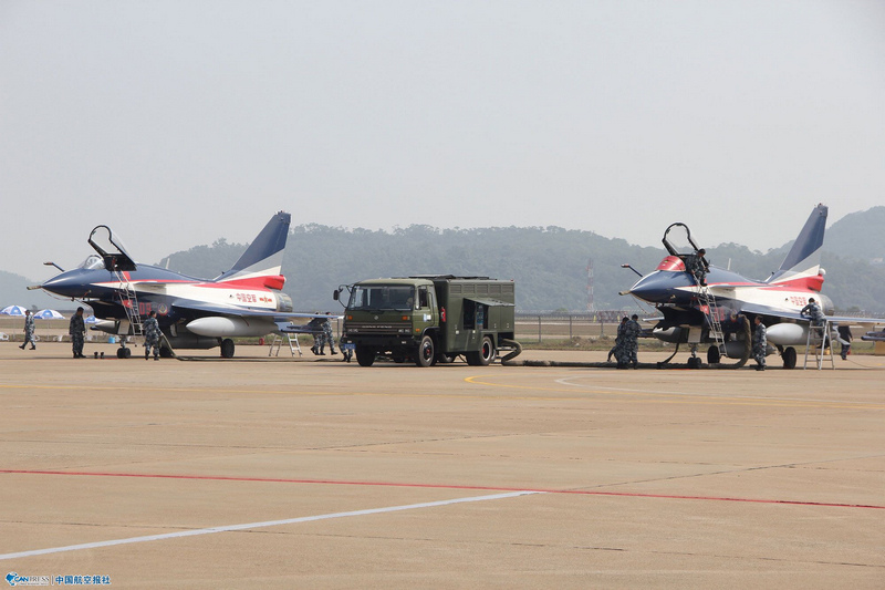 وصول مقاتلات جيان-10 التابعة لفريق بايي  للاستعراض الجوي إلى تشوهاي