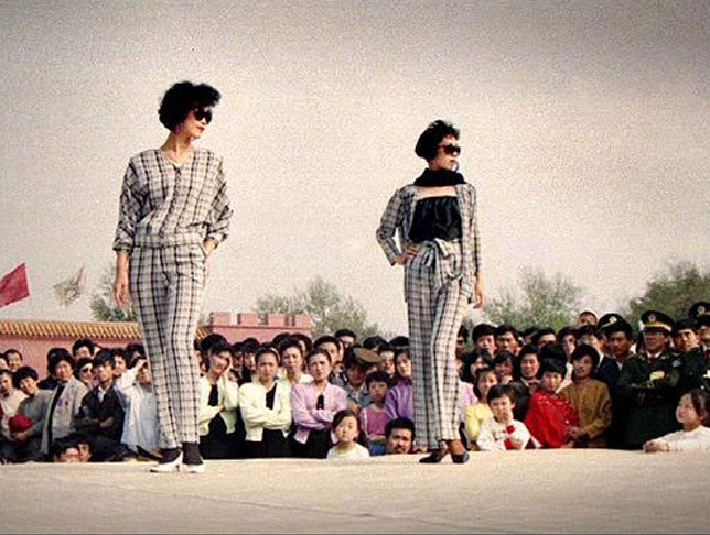 لقطات لعارضات صينيات في الثمانينات 