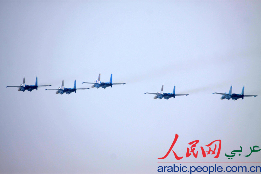 "الفرسان الروس" التابعة للقوات الجوية الروسية  تقدم عروضا  استعراضية تحضيرا لمعرض تشوهاي للطيران   (13)