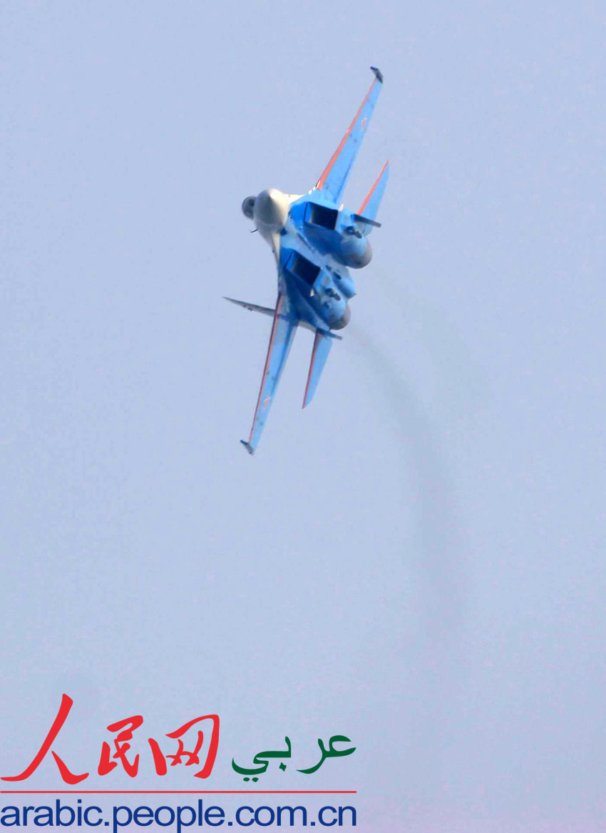 "الفرسان الروس" التابعة للقوات الجوية الروسية  تقدم عروضا  استعراضية تحضيرا لمعرض تشوهاي للطيران   (5)