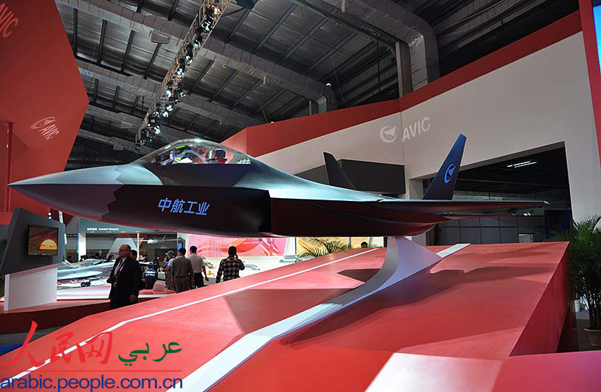 نموذج مجسم لطراز جديد من المقاتلات تعود للشركة الصينية لصناعة الطيران