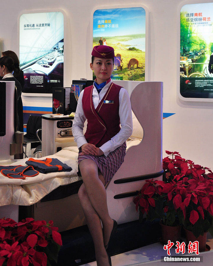 حسناوات يشاركن في معرض تشوهاي للطيران 2012  (3)