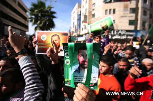 مواجهات بين متظاهرين فلسطينيين وقوات إسرائيلية بالضفة الغربية احتجاجا على التصعيد في غزة
