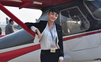 حسناوات يشاركن في معرض تشوهاي للطيران 2012 