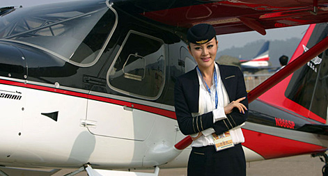 حسناوات يشاركن في معرض تشوهاي للطيران 2012 