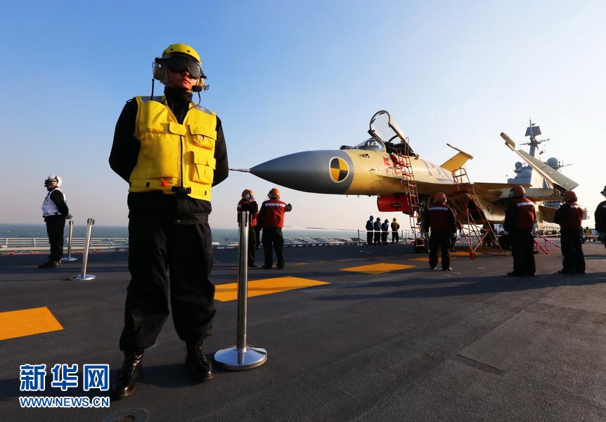 الصين تجرى تدريبا ناجحا على الهبوط على حاملة الطائرات لياونينغ  (6)