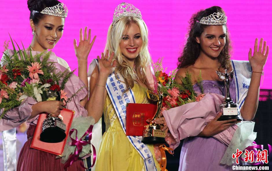 فوز كندية بمسابقة "طريق الحرير الجديد" لملكة جمال العالم لعام 2012
