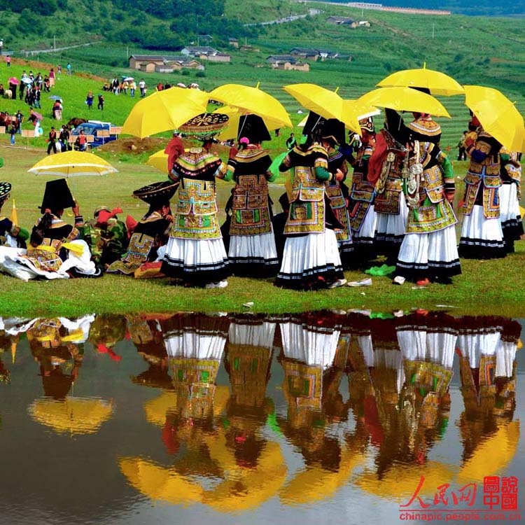 قومية يي بليانغشان سيتشوان تحتفل بالسنة الجديدة