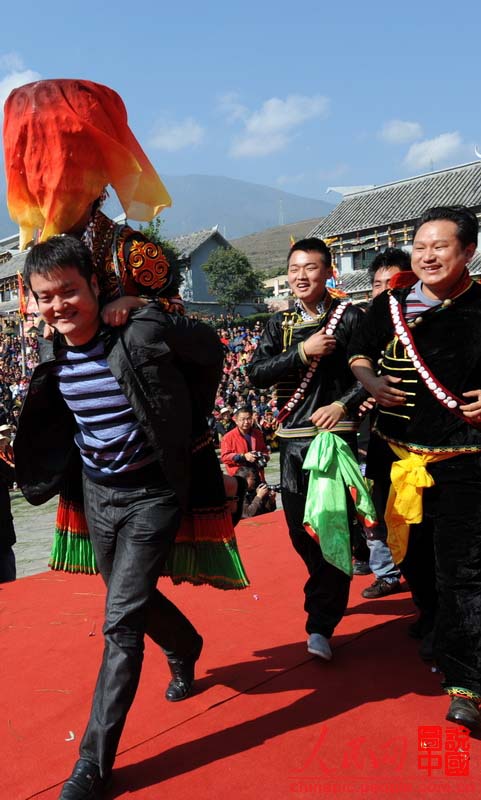 قومية يي بليانغشان سيتشوان تحتفل بالسنة الجديدة (22)
