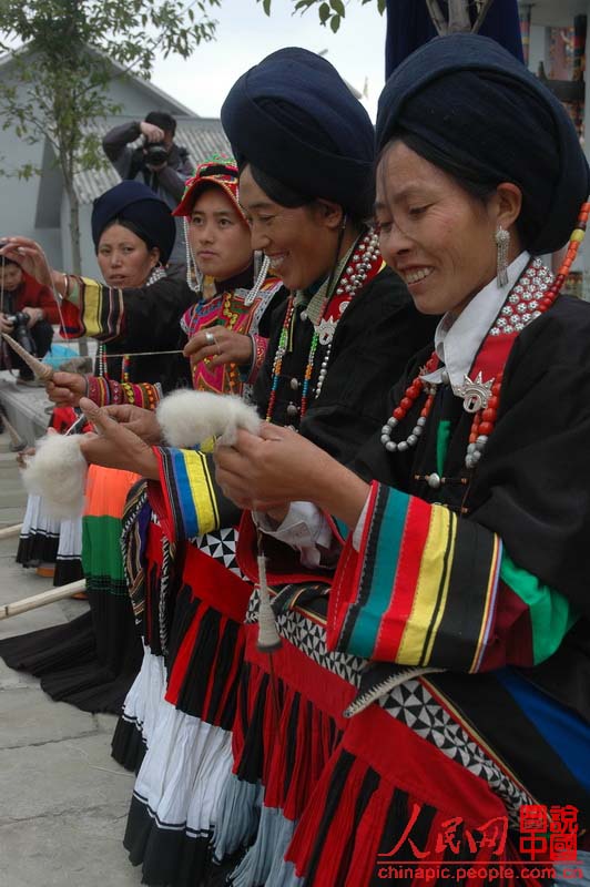 قومية يي بليانغشان سيتشوان تحتفل بالسنة الجديدة (20)