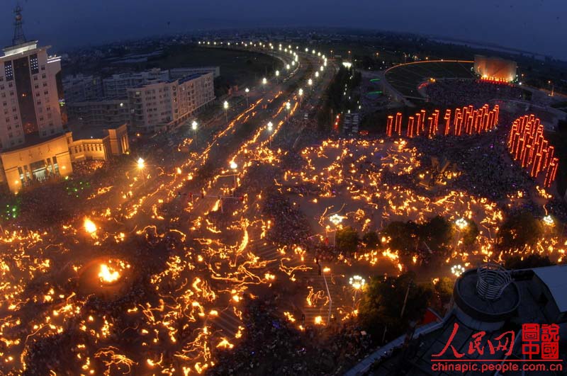قومية يي بليانغشان سيتشوان تحتفل بالسنة الجديدة (17)