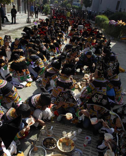 قومية يي بليانغشان سيتشوان تحتفل بالسنة الجديدة (10)