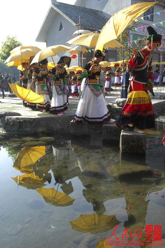 قومية يي بليانغشان سيتشوان تحتفل بالسنة الجديدة (2)
