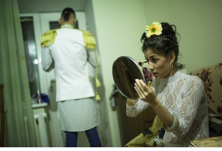 توثيق فوتوغرافي لحياة راقصة ملهى ليلي في كازاخستان (23)