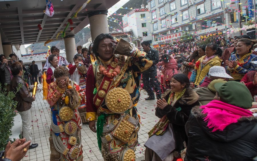 حفل زفاف في بلدة لقومية التبت  (4)