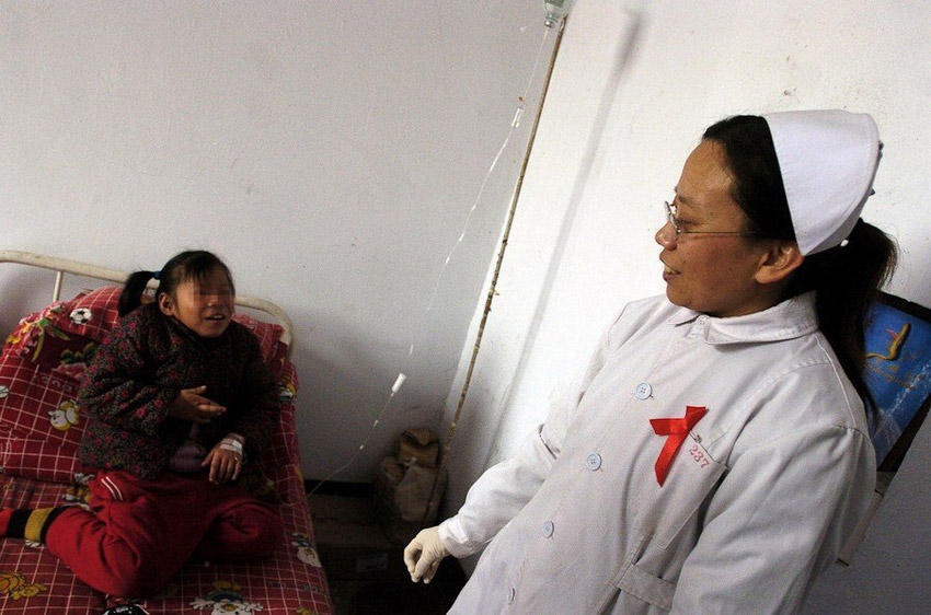 صور عالية الوضوح:زيارة إلى المدرسة الوحيدة لرعاية الأطفال المصابين بالإيدز فى الصين (8)