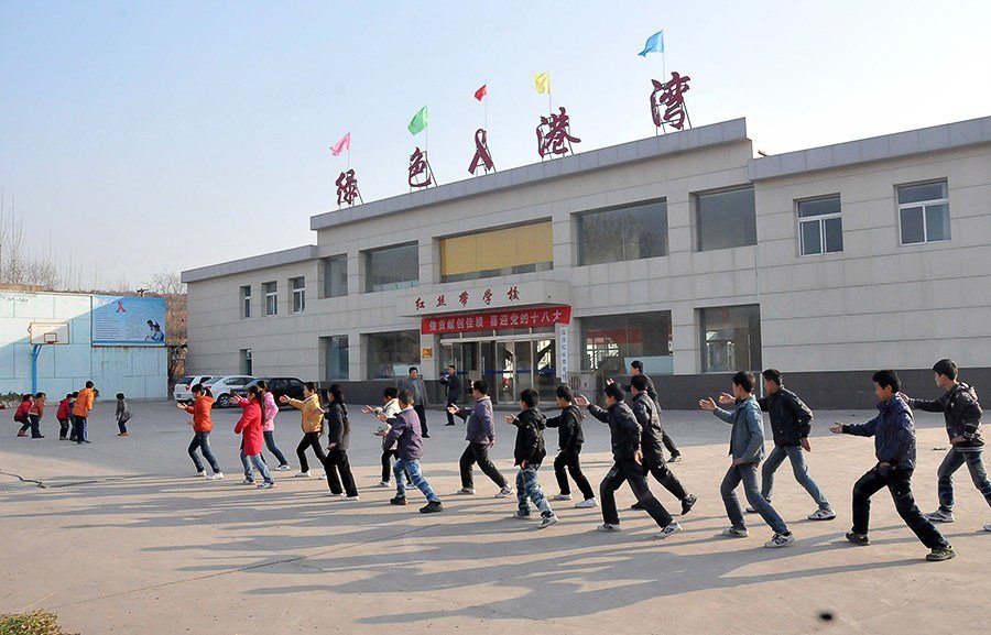 صور عالية الوضوح:زيارة إلى المدرسة الوحيدة لرعاية الأطفال المصابين بالإيدز فى الصين (3)