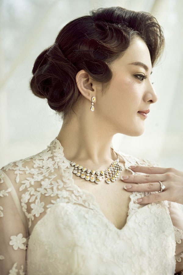 النجمات الصينيات الشهيرات في فساتين الزفاف (12)