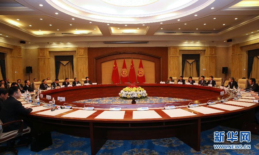 الصين وقرغيزستان تتفقان على تعزيز التعاون (3)