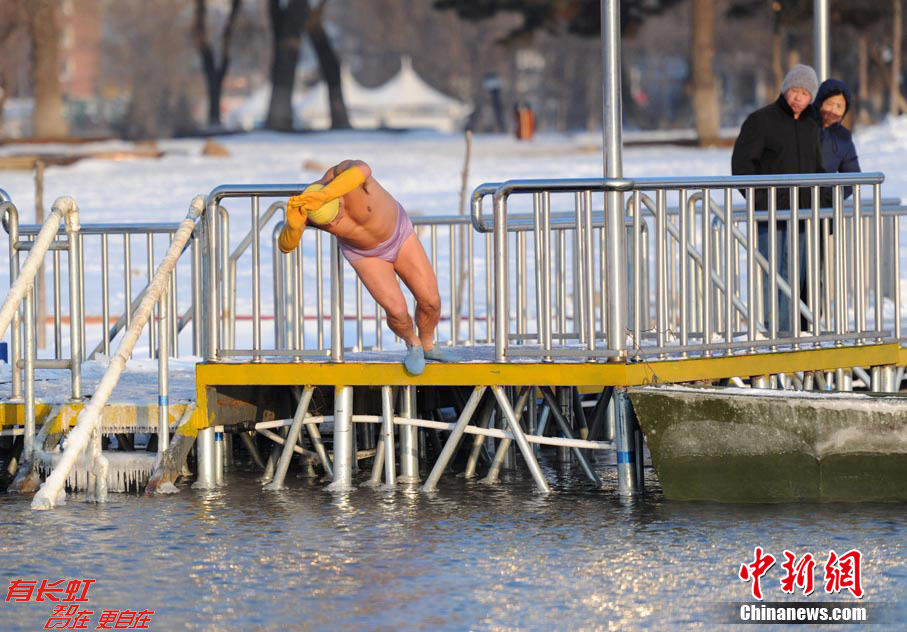 السباحة الشتوية، مناظر فريدة في شمال الصين  (6)