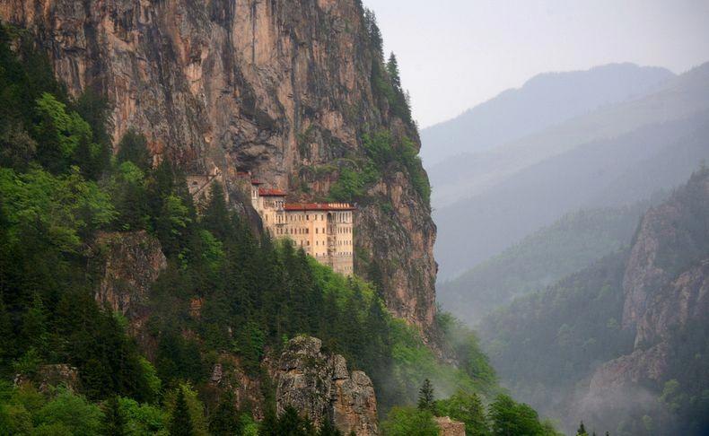  العمارة الدينية على المرتفعات الشاهقة والمنحدرات الجبلية (12)