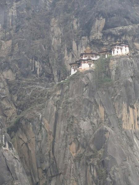  العمارة الدينية على المرتفعات الشاهقة والمنحدرات الجبلية (10)