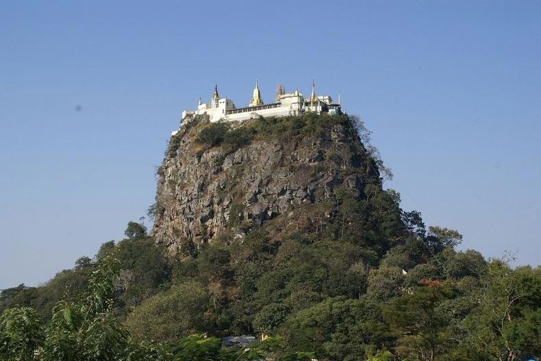  العمارة الدينية على المرتفعات الشاهقة والمنحدرات الجبلية (7)