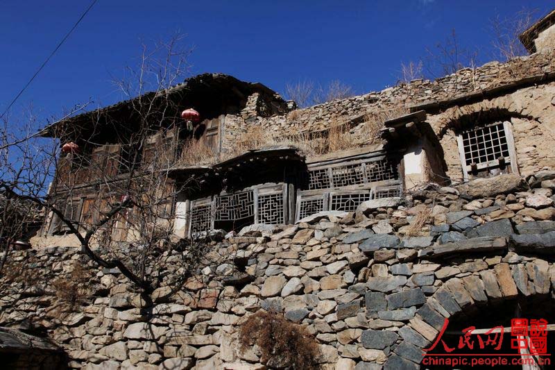 قرية داه بين : قصر بوتالا في الجبال (16)