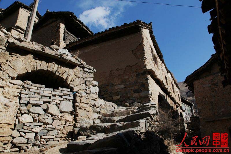 قرية داه بين : قصر بوتالا في الجبال (3)
