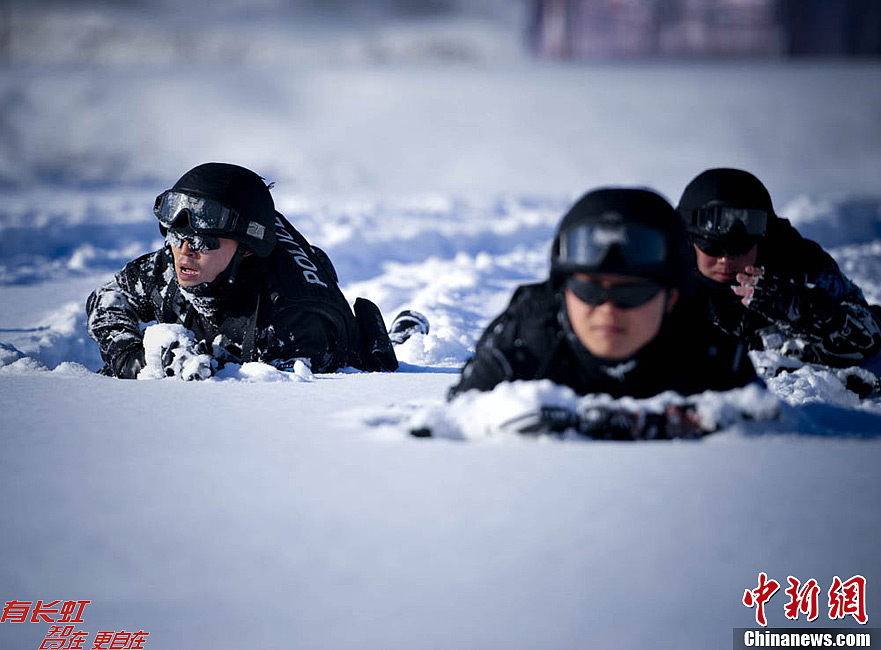 "المباراة" الرائعة  بين الشرطة الخاصة بالذخائر الحية فى شينجيانغ (8)