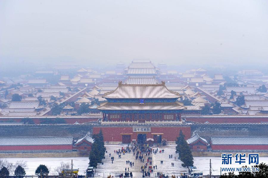 الثلوج الكثيفة تهطل على بكين  (6)