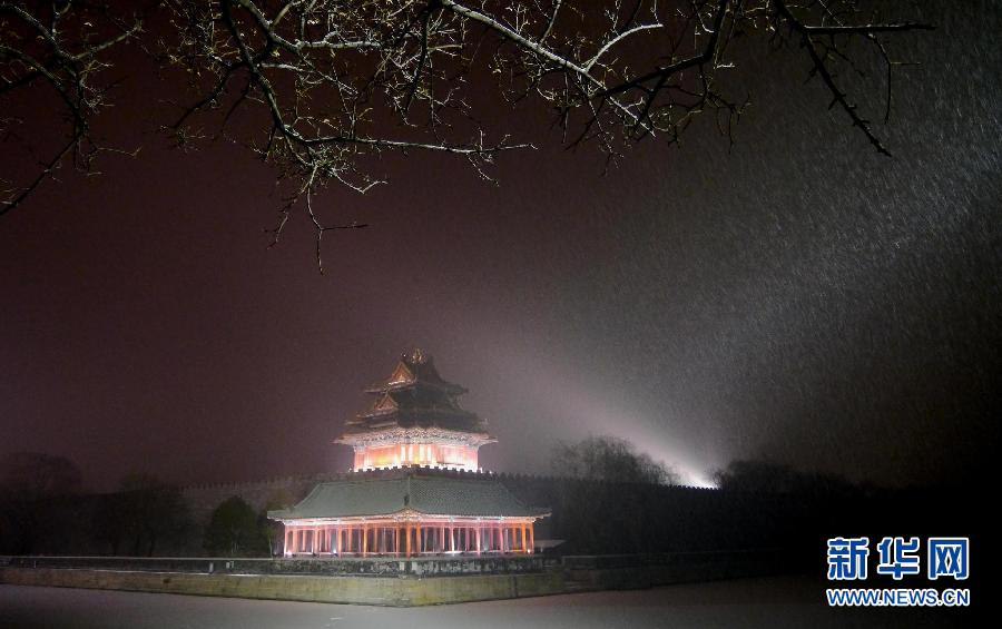 الثلوج الكثيفة تهطل على بكين 