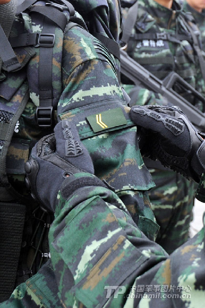 صور عالية الوضوح: تدريبات القوات الخاصة فى سيتشوان بالزي القتالي الجديد (8)