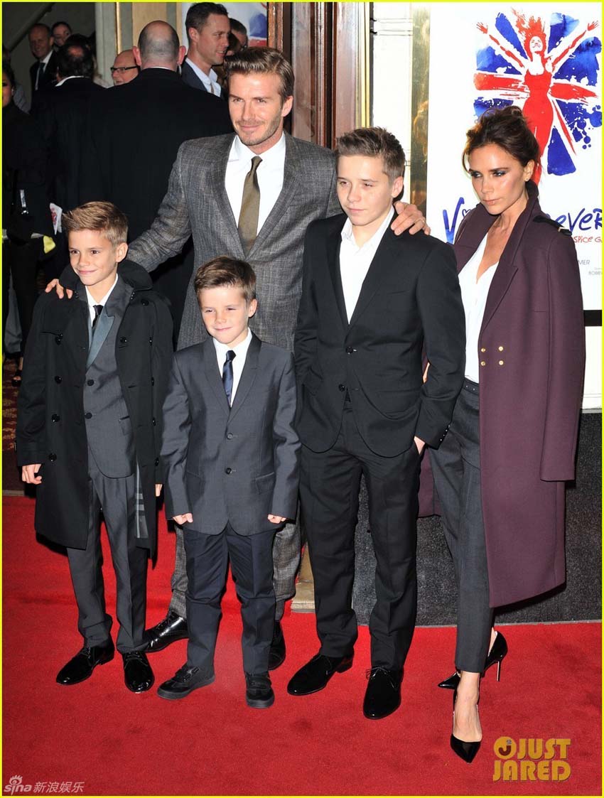 بيكهام يحضر برفقة زوجته وأولاده الثلاثة نشاطا ترويجيا في لندن