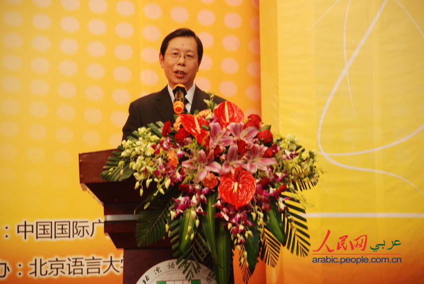 إلقاء رئيس جامعة اللغات والثقافة ببكين تسوي سي لانغ  كلمة فى مراسم توزيع الجوائز.