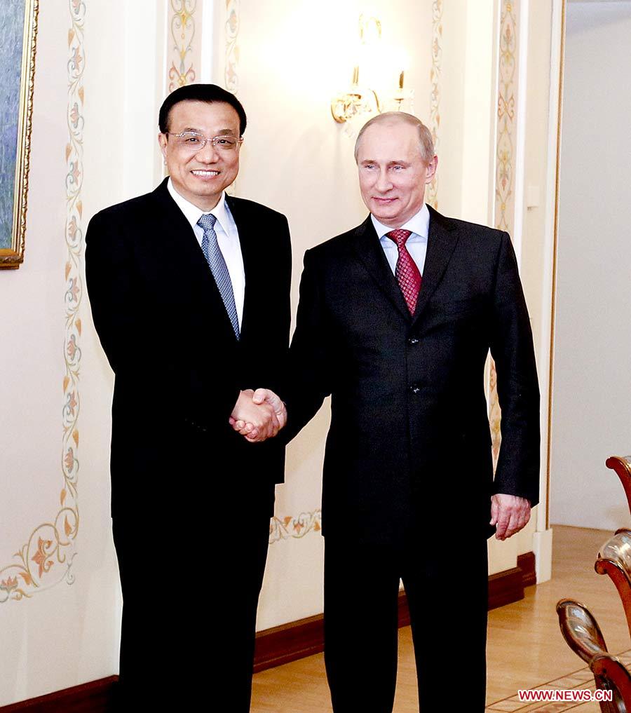 بكين 23 ديسمبر 2012/ فى الصورة الملتقطة يوم 27 ابريل 2012, لي كه تشيانغ يلتقي مع الرئيس الروسي فيلاديمير بوتين.