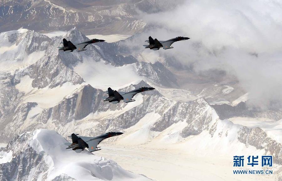 مقاتلات جيان -11 الصينية تطير فوق قمة الهيمالايا (2)