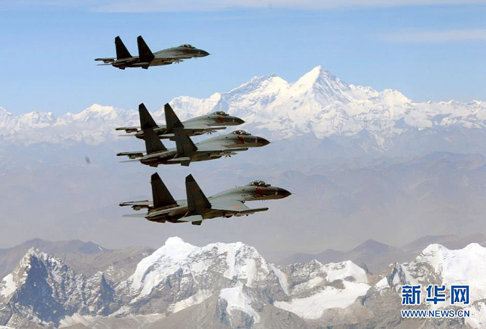 مقاتلات جيان -11 الصينية تطير فوق قمة الهيمالايا