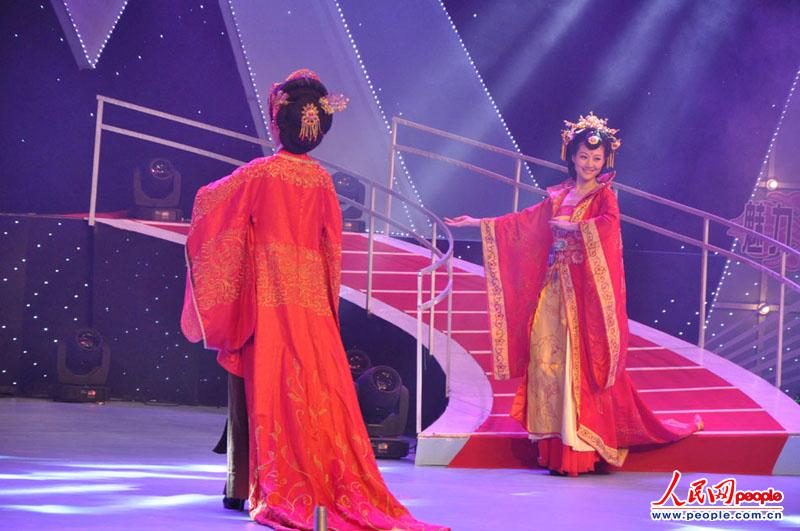 إقامة مسابقة ملكة الجمال بين الحسناوات من الصين ووروسيا ومنغوليا فى مانتشولى  (16)