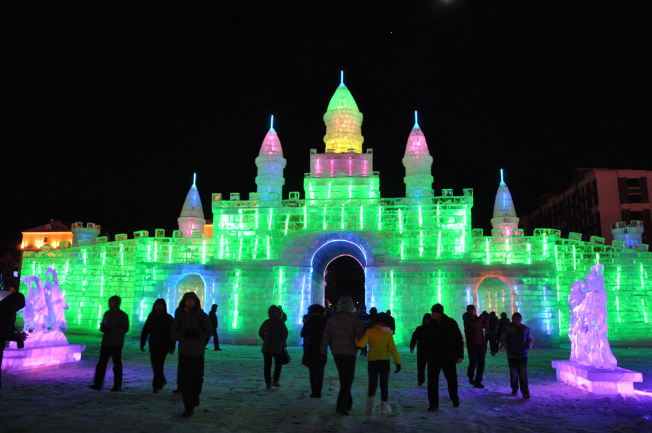 إفتتاح الدورة ال14 من مهرجان الجليد الدولي الصيني الروسي المنغولي  (6)