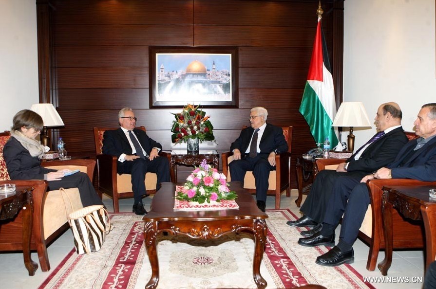 عباس يلتقي القنصل الإيطالى بمناسبة انتهاء مهام عمله بالأراضي الفلسطينية