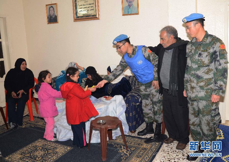 قوات حفظ السلام الصينية في لبنان تقدم المساعدات اللازمة لللاجئين السوريين (2)