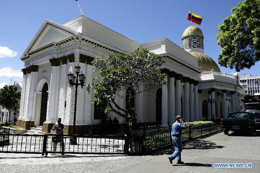 المحكمة العليا في فنزويلا تصدق على تأجيل تنصيب تشافيز