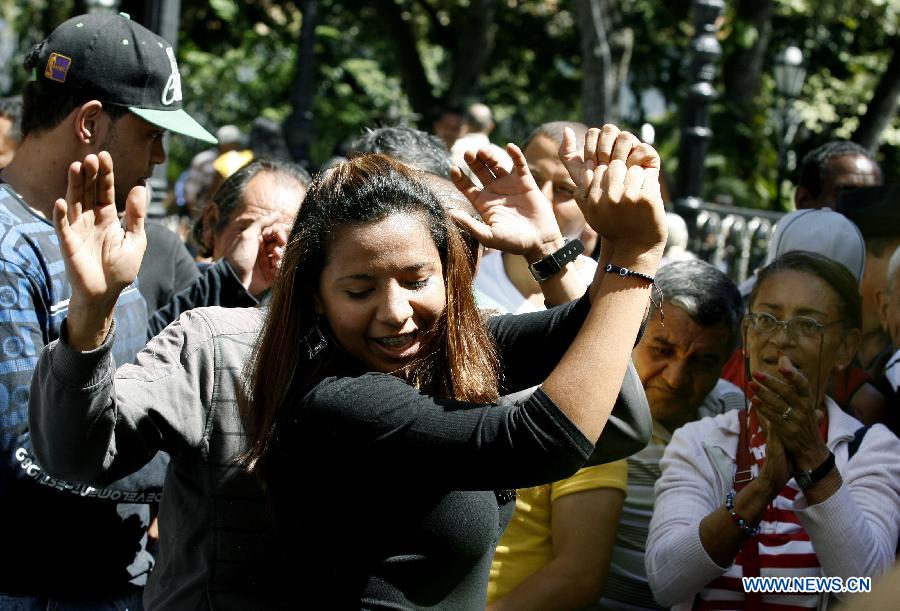 المحكمة العليا في فنزويلا تصدق على تأجيل تنصيب تشافيز (2)